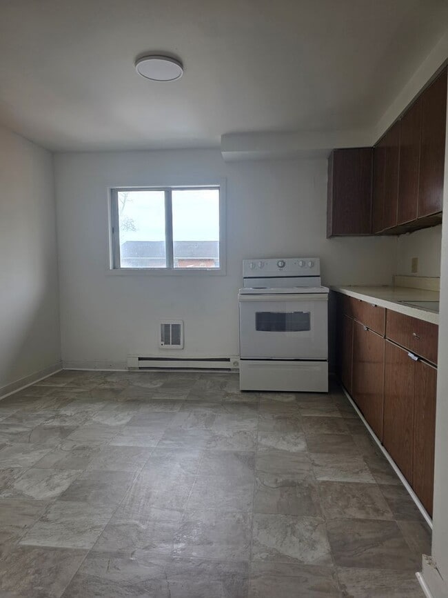 Photo - 2-bedroom upper Unit CA511F