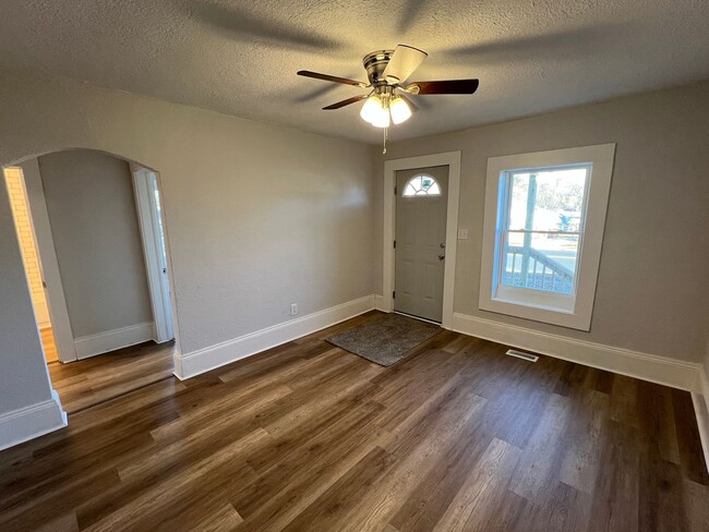 Photo - Beautiful 2 Bedroom 1 Bath House