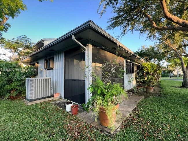 Photo - 1533 Gabriel St