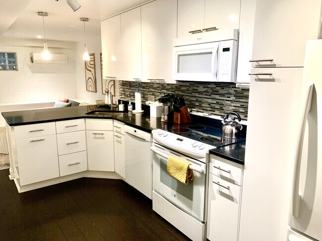 Photo - 1731 Church St NW