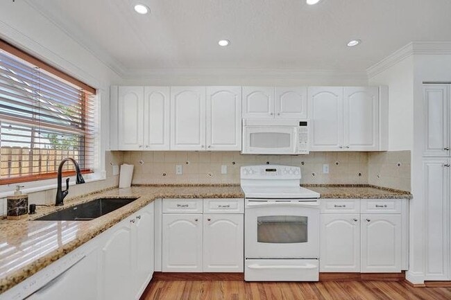 Building Photo - 6817 Barnwell Dr