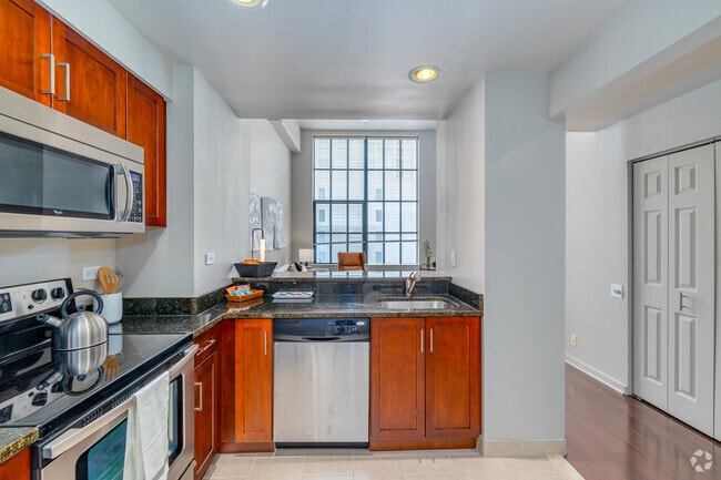 1BR, 1BA - 700SF - Kitchen - Packard Building