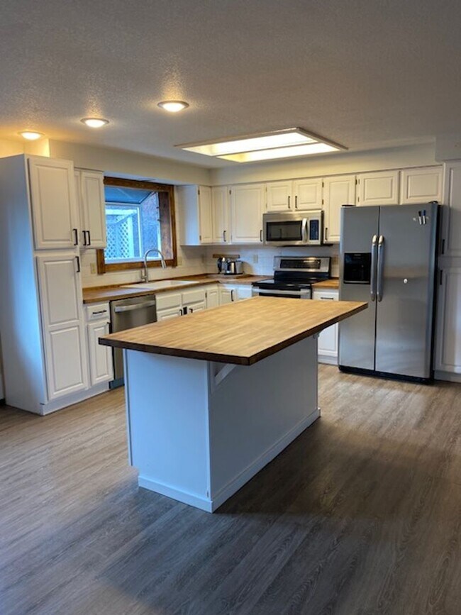 Adorable SE Bend home on Benham Rd House Rental in Bend, OR