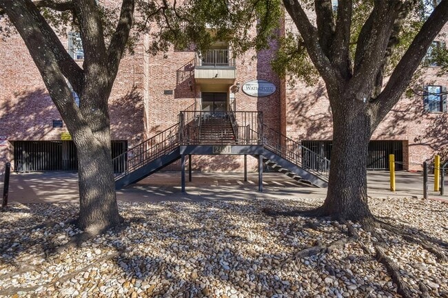 Photo - 2401 Leon St Unit 104