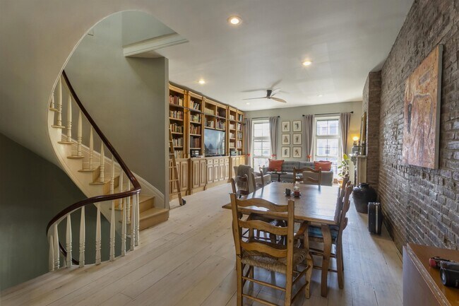 Photo - 154 Sussex St Unit 2