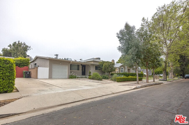 Photo - 22022 Lopez St