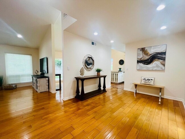Photo - 5309 Lockhurst Dr