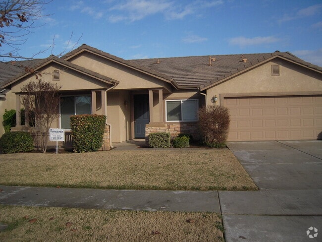 Building Photo - Beautiful 4 bedroom, 2 bath house in South...