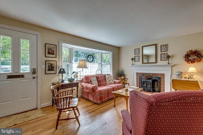Photo - 318 Hollyberry Rd