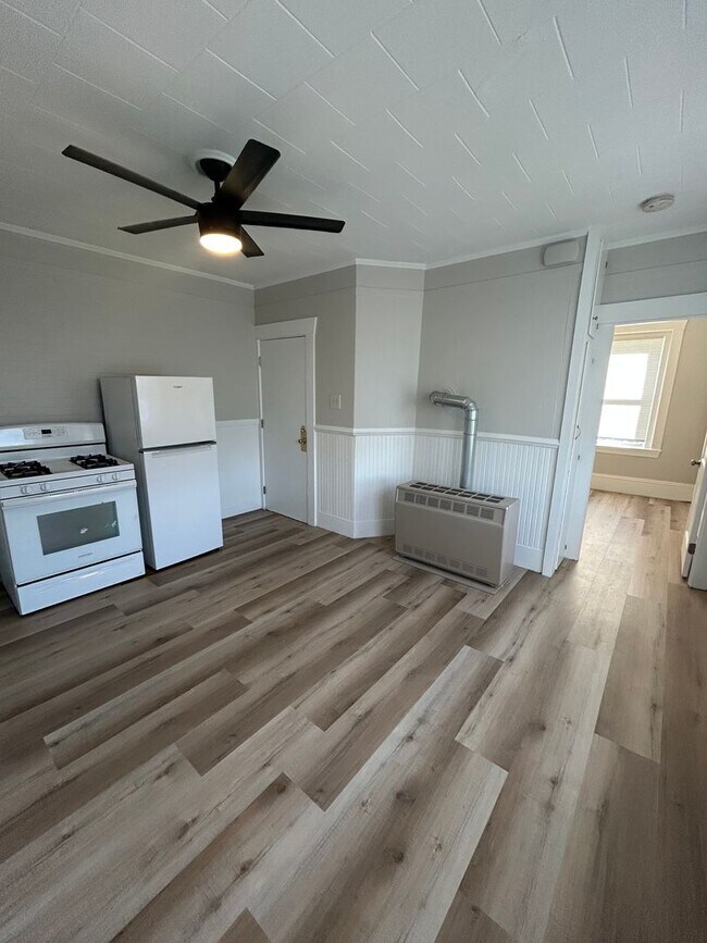 Photo - Main Street (415) - S Unit 5