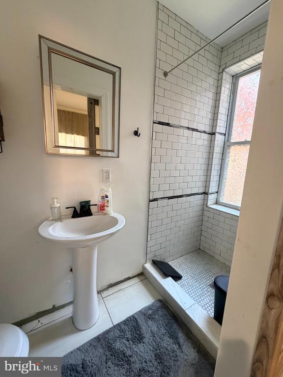 Photo - 617 E Locust Ave