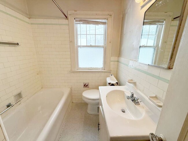 Photo - 18231 Winslow Rd Unit Down