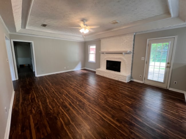 Photo - 107 Ledyard Dr