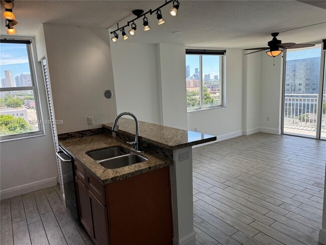 Building Photo - 219 NW 12th Ave Unit 711