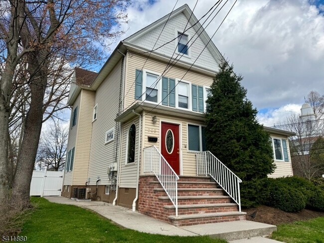 Building Photo - 302 Walnut Ave