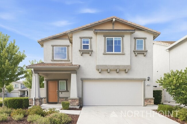 Building Photo - 3 BR/2.5BA | Newly Renovated Single Family Home | 1-Car Covered Parking | Nice backyard