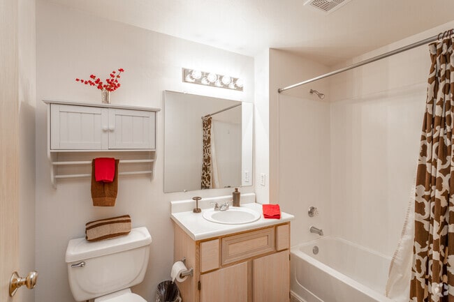 2BR, 2BA - 1,090 Sf - On the Boulevard