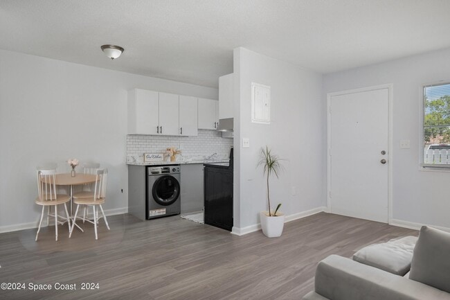 Photo - 115 Seminole Ave W Unidad 209