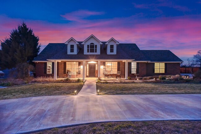 Building Photo - 105 Golden Rd