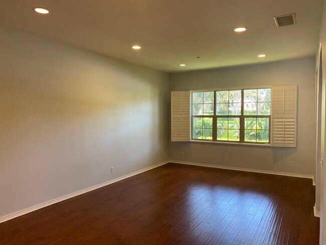 Photo - 101 Hallmark