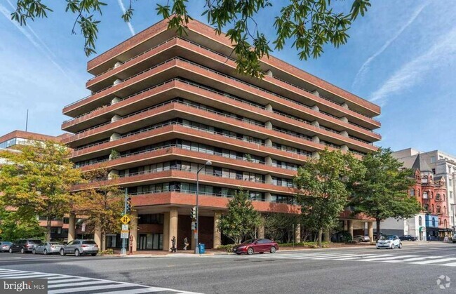 Building Photo - 2555 Pennsylvania Avenue NW Unit 907 Rental
