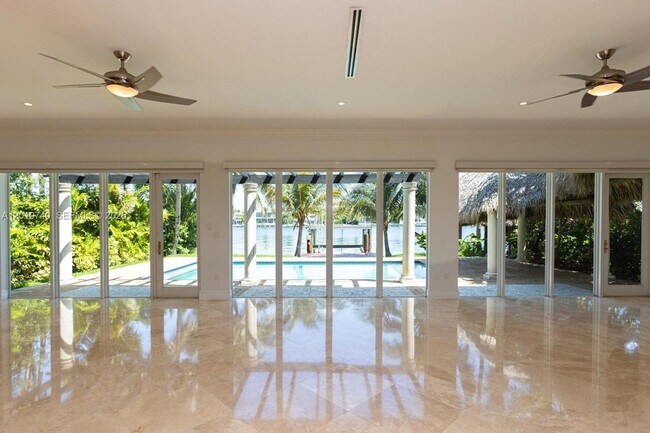 Photo - 425 N Shore Dr