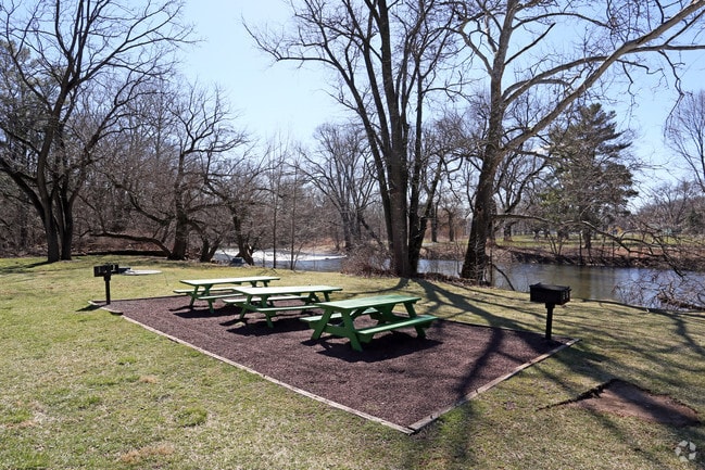 BBQ Area - Parkview Apartments