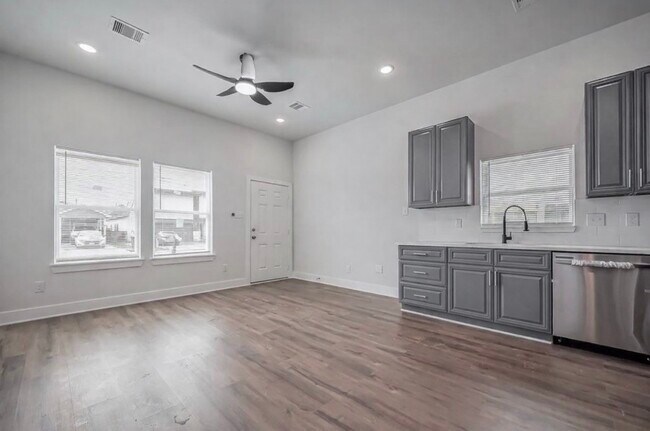 Photo - 7993 Attwater St