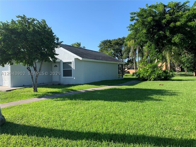 848 SW 10th St