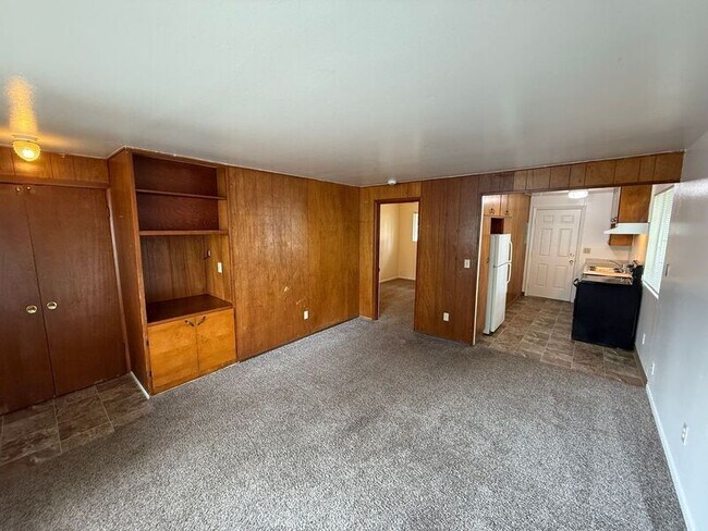 Photo - 598 Ford St SE