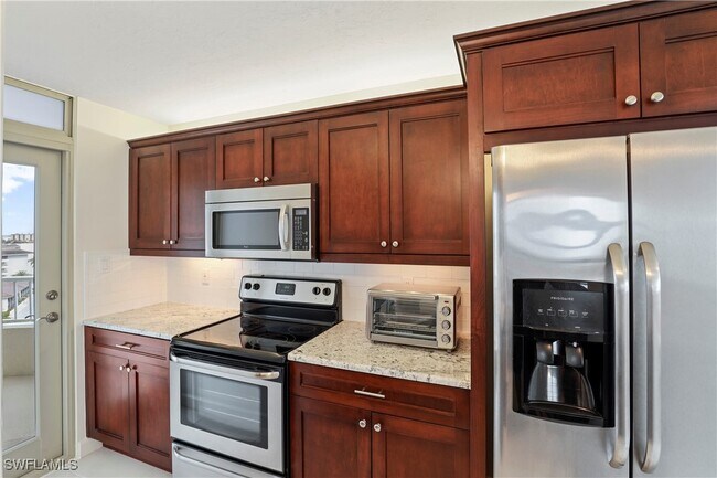 Photo - 260 Seaview Ct Unit 906