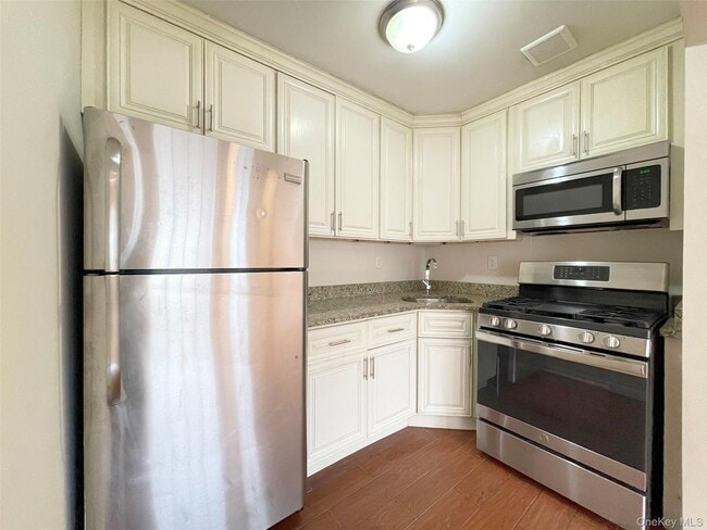 Photo - 10-03 36th Ave