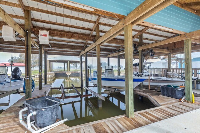 Photo - 461 Lake Breeze Rd