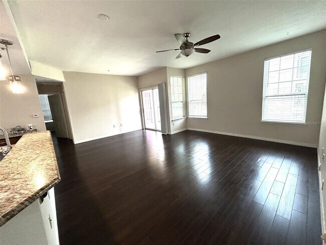 Photo - 2015 Erving Cir Unidad 208