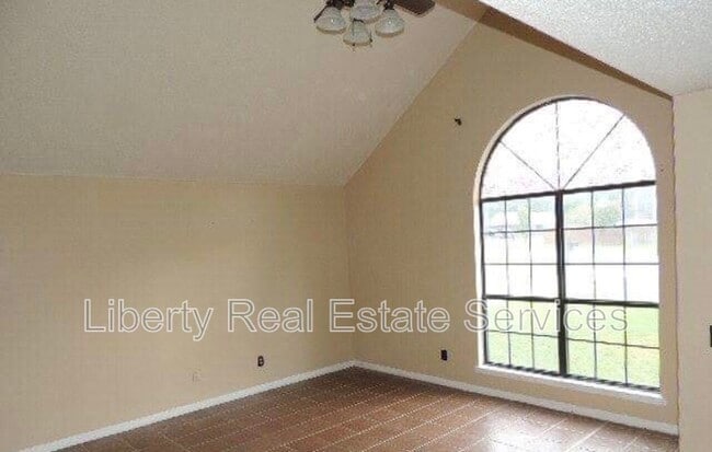 Photo - 925 Granger Dr