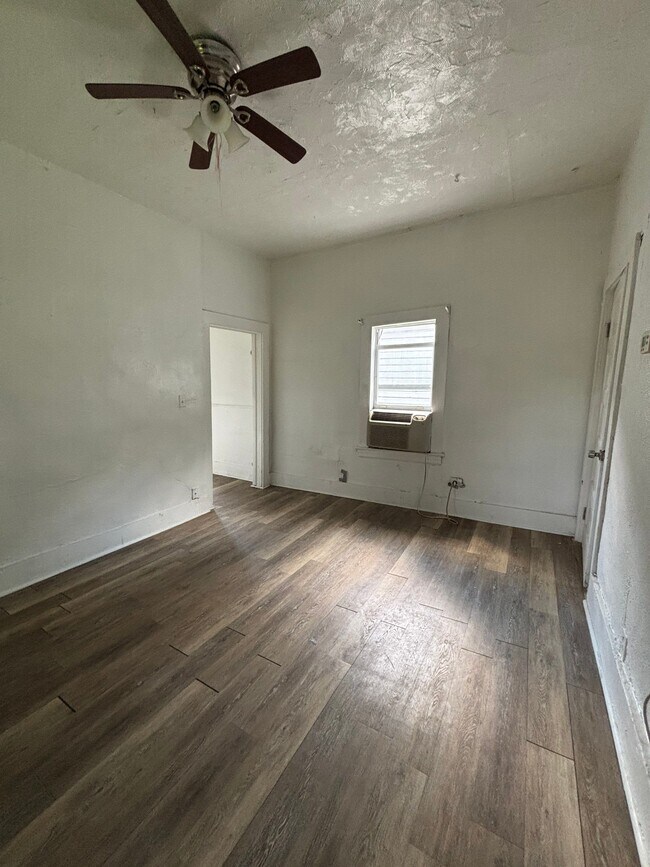 Photo - 1348 Spearing St