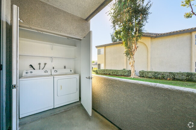 2BR, 2BA - 690SF - Patio and Laundry