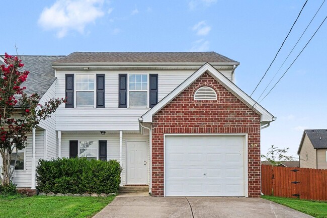 Building Photo - Wonderful 3 Bedroom 2 1/2 Bath Townhouse Now Available!