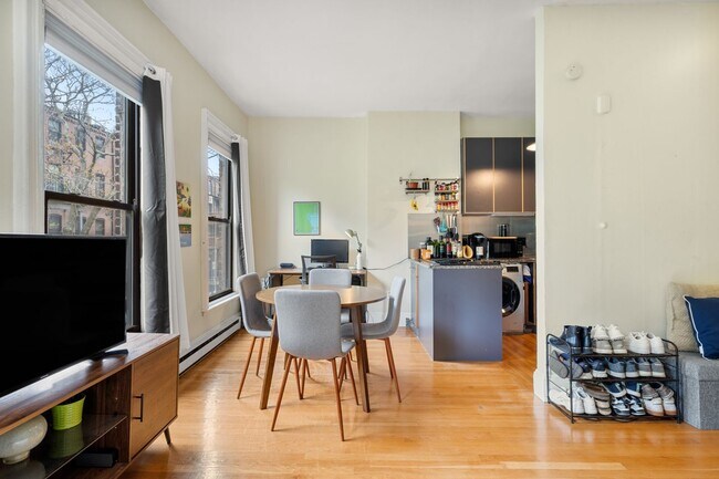 Photo - 182 W Brookline St Unidad 3