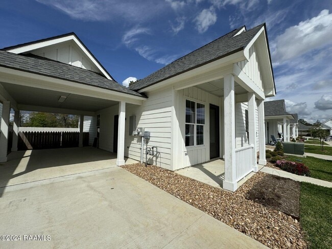 Photo - 106 Satsuma Dr