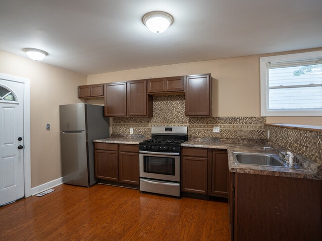 Photo - 640 Myrtle Ave