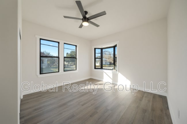 Photo - 202 Rockwood Ct