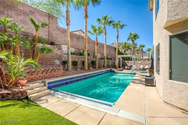 Photo - 57 Voltaire Ave