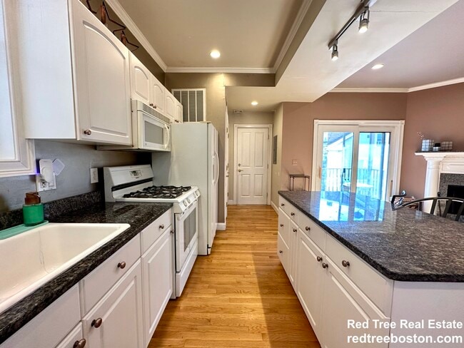 Photo - 324 Dorchester St