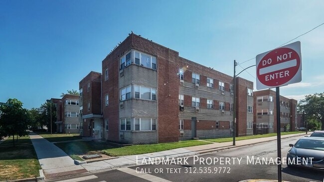 Building Photo - 2401 W Balmoral Ave Unit 2D Rental