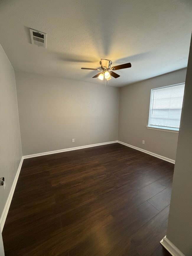 Photo - 519 Wren Ave