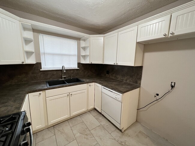 Photo - 2703 Thomas Ave