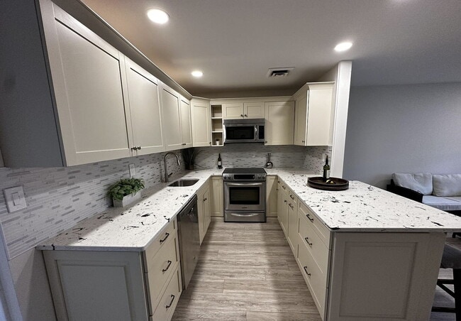 "Charming 1-Bedroom Condo Retreat in Lakewood, NJ – Your Cozy Oasis Awaits!"
