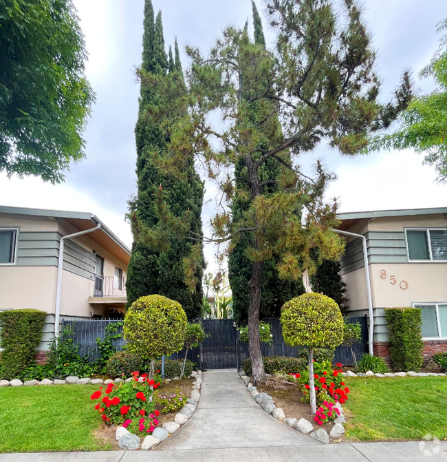 Building Photo - 850 S Rosemead Blvd Unit 17 Rental