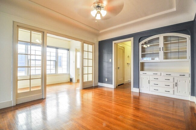 Photo - 1039 33rd St